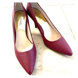 Michael kors pumps like new!